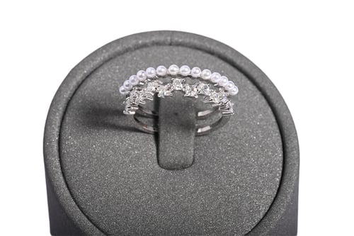 Soft zircon ring