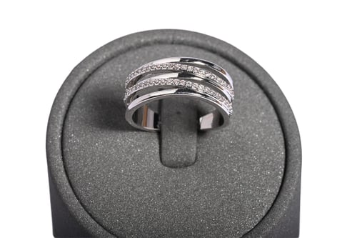 Soft zircon ring