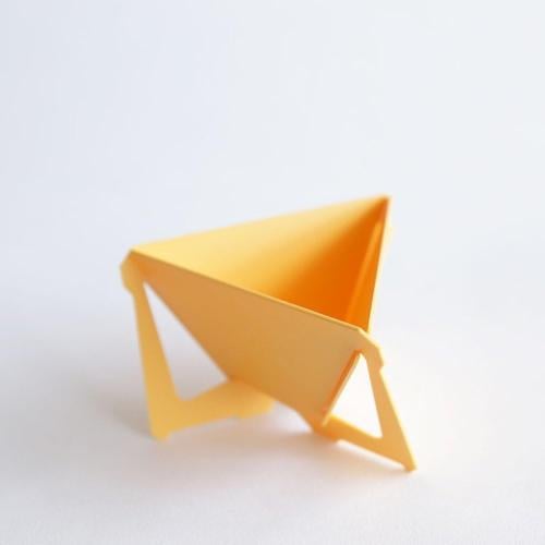 قمع تيترا بلاستيكي من مونيك -أصفر