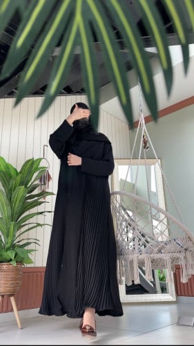 عبايه انترنت مع كسرات على الجوانب