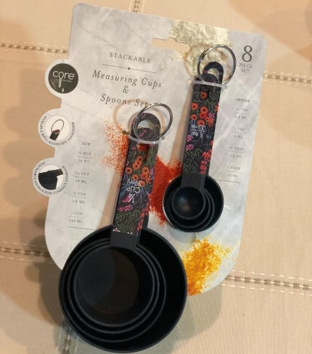 ملاعق وأكواب قياس