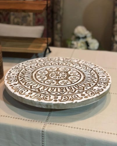 صحن دوار كبير خشبي بنقش ابيض