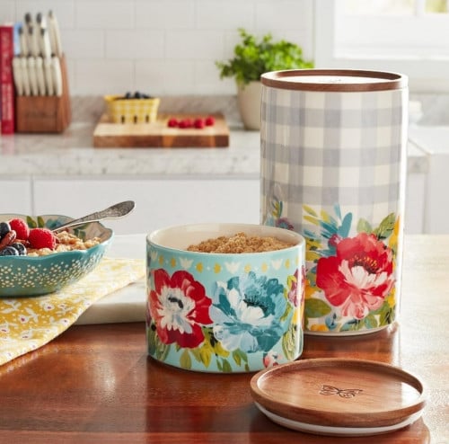 علب مع أغطيه خشب