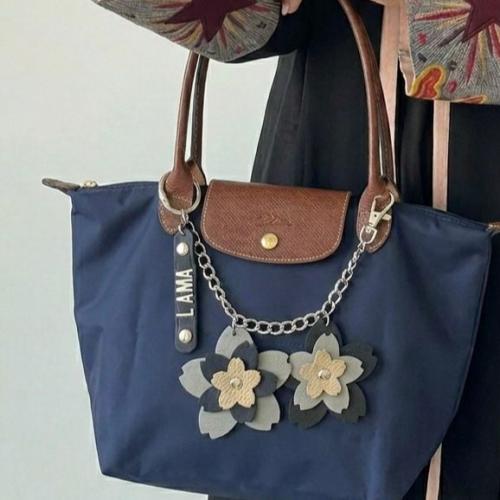 تعليقة وردة الساكورا