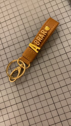 ميدالية - حرف وسط وصغير