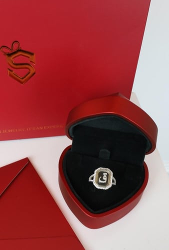 خاتم بحرف (ق)