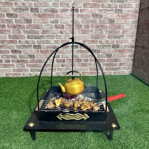 مشب مربع مع شبك شوي