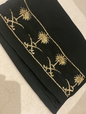 طرحه زيتي بطرف ذهبي