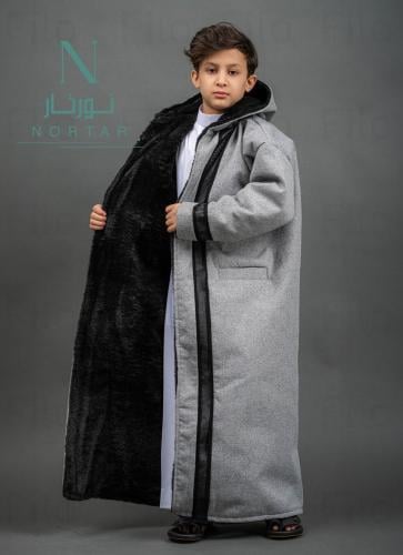 فروة رصاصي بجلد اسود