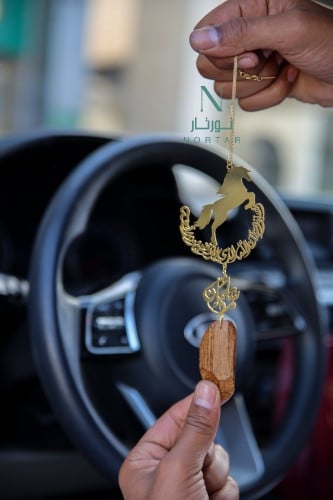 تعليقة سياره بشكل الحصان بالاسم