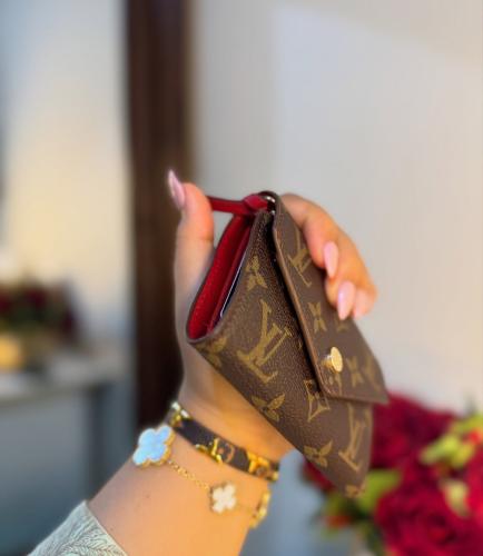 محفظة لوسي الفاخره