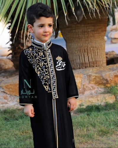 دقلة اطفال بشكل التاج مطرزه بالأسم