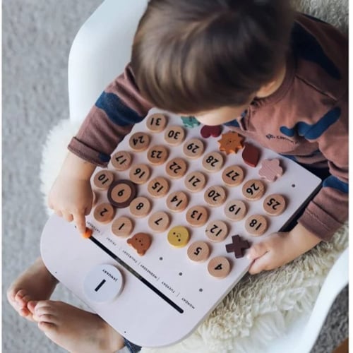 لوحة تقويم ميلادي للاطفال