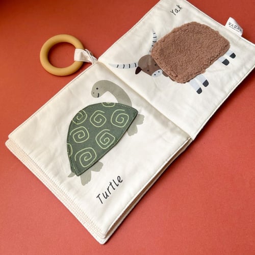 كتاب قماش برسوم حيوانات