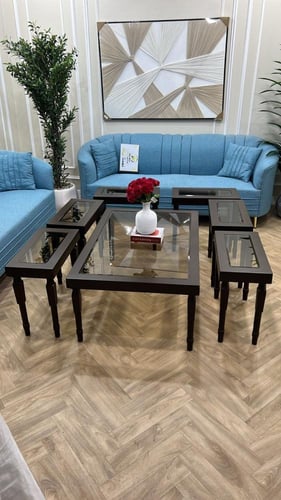 طقم طاولات خشبية بلون بني أنيق