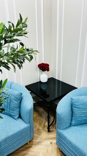 طاولة جانبية أنيقة