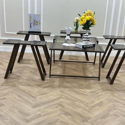 طقم طاولة تقديم مع خدمة - تصميم زجاجي بإطار أسود أ...