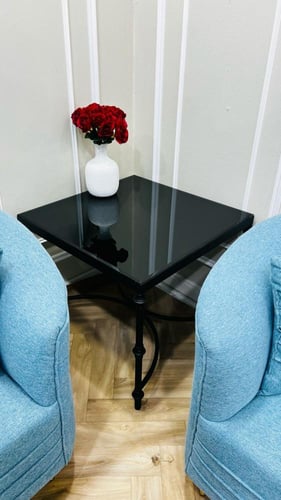 طاولة جانبية أنيقة