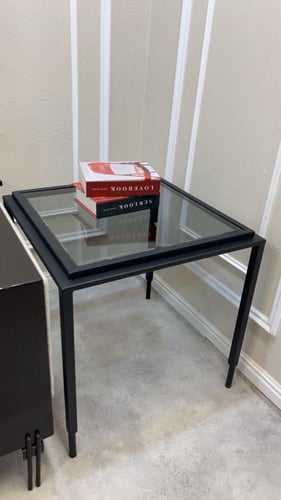 طاولة جانبية