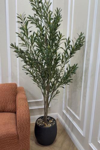 شجرة زيتون صناعية فاخرة في مركن سيراميك أسود