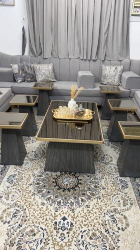 طقم طاولات ضيافة