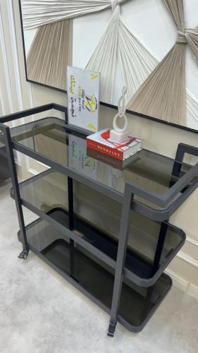 عربية تقديم اسود