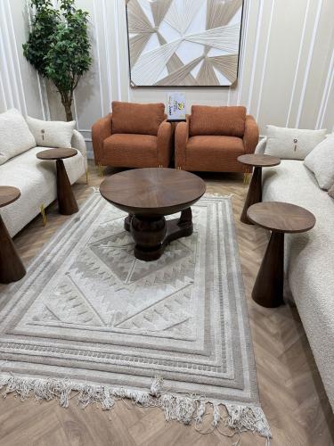 طقم طاولات قشرة الجوز