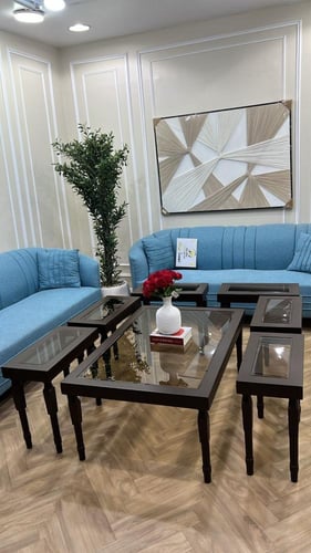 طقم طاولات خشبية بلون بني أنيق