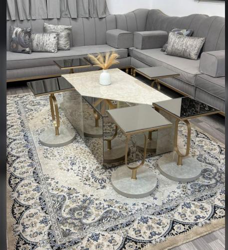 طاولات ضيافة