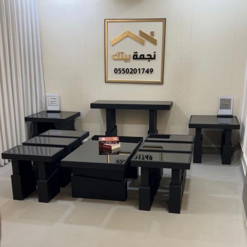 طقم طاولات ضيافة مع مدخل وثنتين زواياء