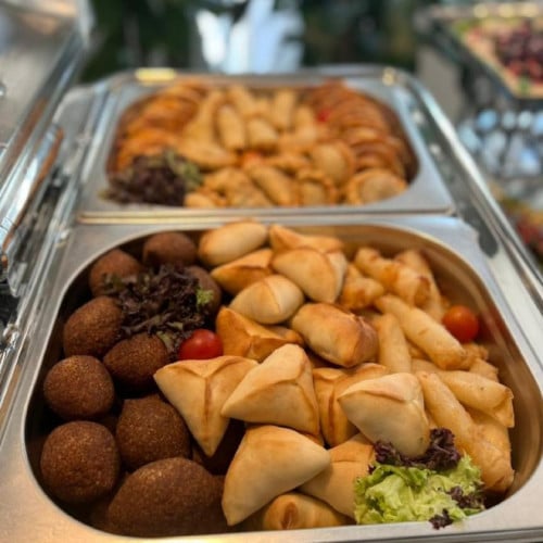 بوفية عشاء ميز للاعمال