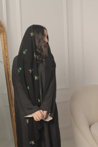 طرحه تطريز ذهبي وأخضر سيفين ونخله اسود