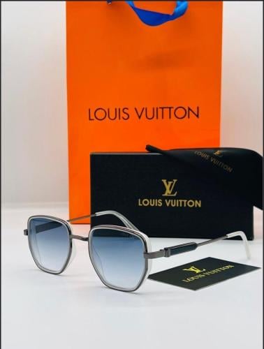 نظارة شمسية مربعة بتصميم فرنسي أنيق لون فضي و رماد...