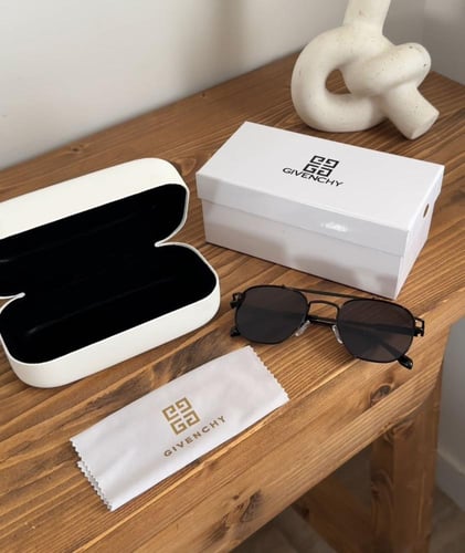 بوكس جفنشي الأنيق