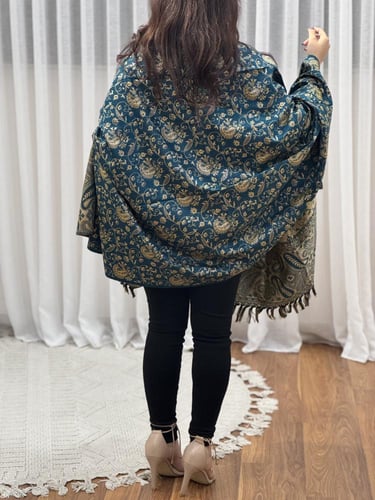 شال كشميري لون تركوازي