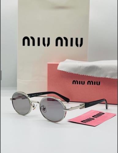 نظارة شمسية فضي / رمادي فاتح بتصميم إيطالي كلاسيك