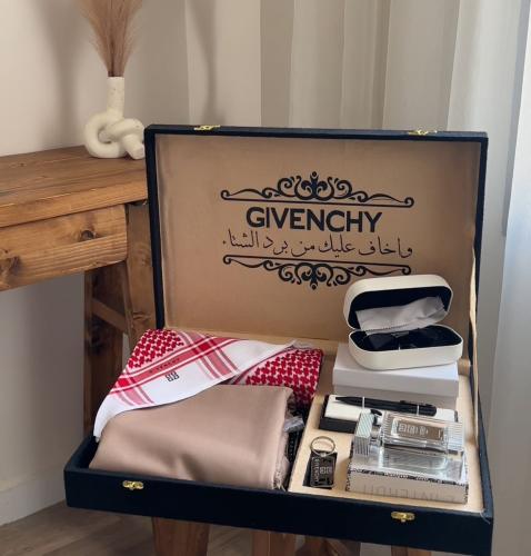 بوكس جفنشي الأنيق