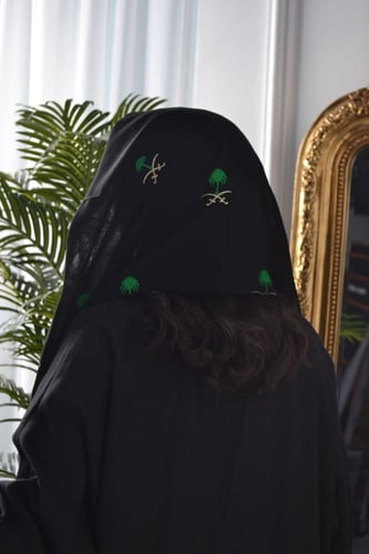 طرحه تطريز ذهبي وأخضر سيفين ونخله اسود