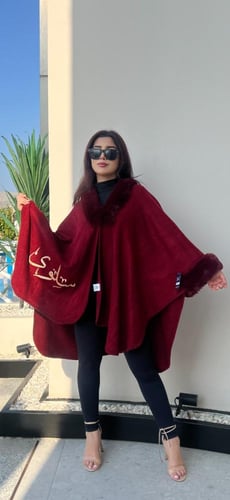 شال شتوي نسائي مع تطريز الاسم حسب الطلب لون عودي