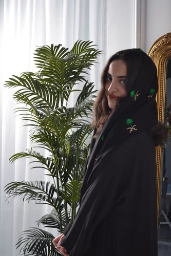 طرحه تطريز ذهبي وأخضر سيفين ونخله اسود