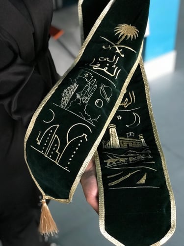 وشاح قماش قطيفه مخمل درجه اولى تطريز ذهبي