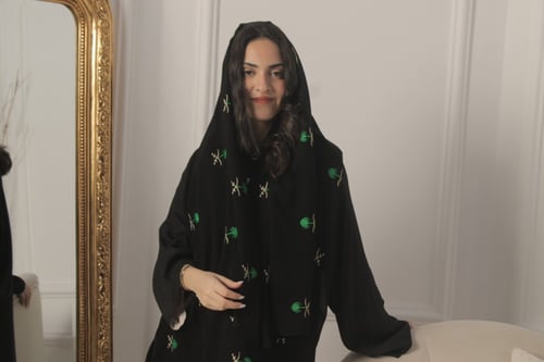 طرحة اليوم الوطني أسود تطريز ذهبي