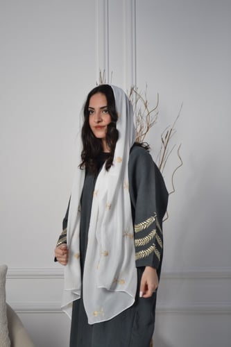 طرحه تطريز ذهبي كامل سيفين ونخله ابيض