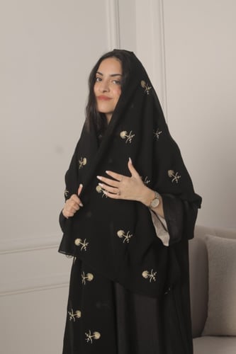 طرحة اليوم الوطني أسود تطريز ذهبي