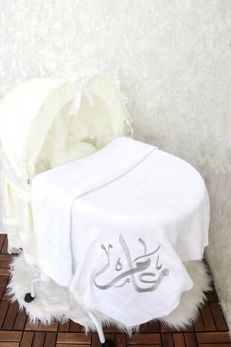 كوفله اطفال مع تطريز اسم حسب الطلب