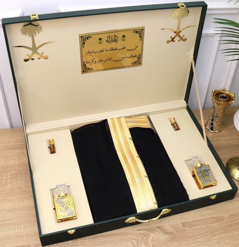 بوكس التاج - هدية رجالية فخمة مع بشت وعطر