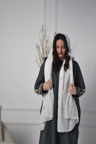 طرحه تطريز ذهبي كامل سيفين ونخله ابيض