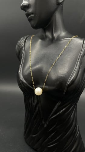 عقد ذهب ناعم عيار 18 بتصميم كورة وزن 1 جرام