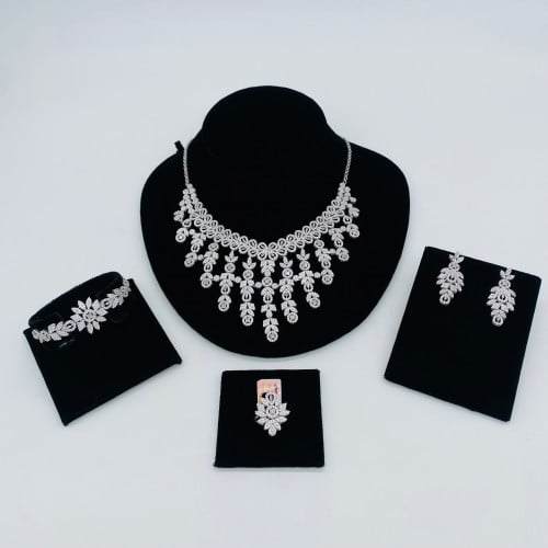 طقم ذهب عيار 18 الوزن 51.5 جرام