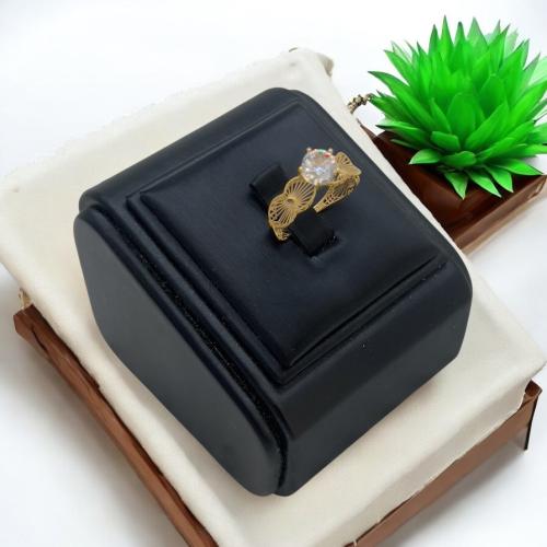 خاتم ذهب عيار 18 تصميم كلاسيك بحجر دائري وزن 1.7 ج...